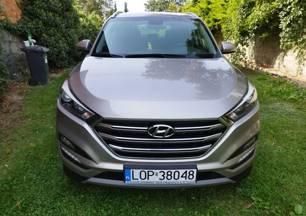 Hyundai Tucson cena 58500 przebieg: 198400, rok produkcji 2016 z Piaski małe 277